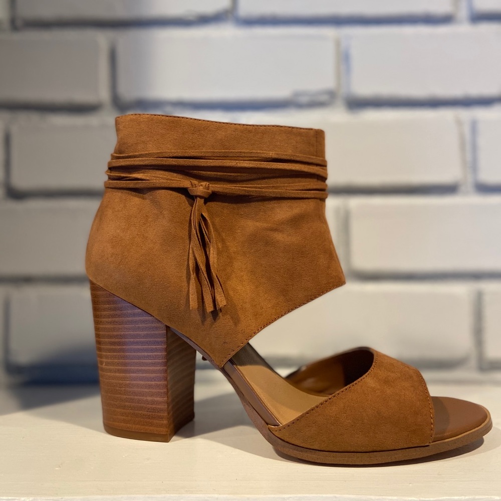 Crown Vintage ’Danica’ Shoe, 11M